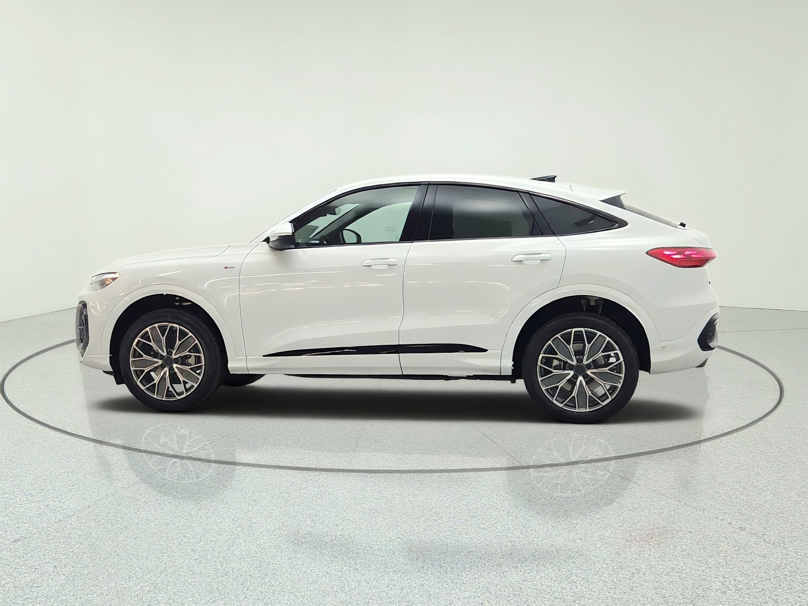 New 2026 Glacier White Metallic Audi Premium Plus 2.0 TFSI quattro image 8