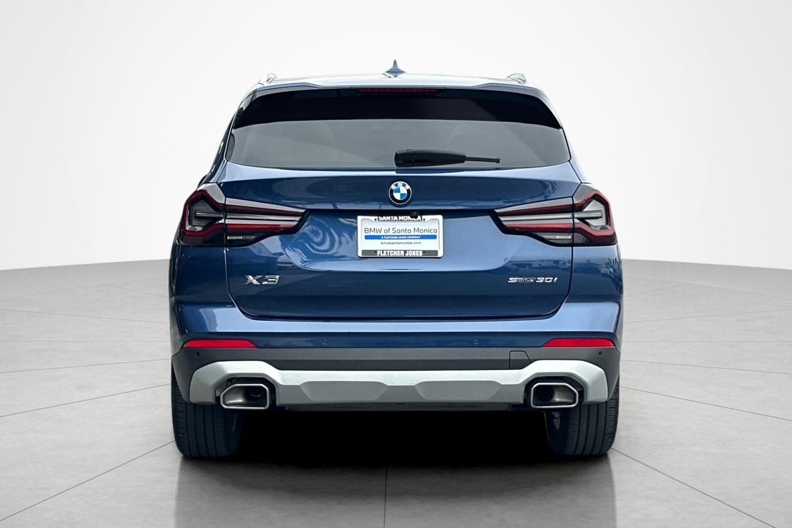 Used 2023 Phytonic Blue Metallic BMW sDrive30i image 4