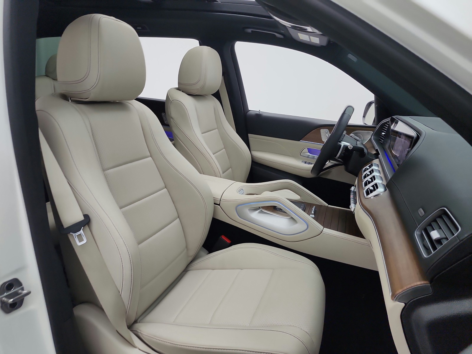 Used 2024 MANUFAKTUR Diamond White Metallic Mercedes-Benz GLS 450 4MATIC® SUV image 19