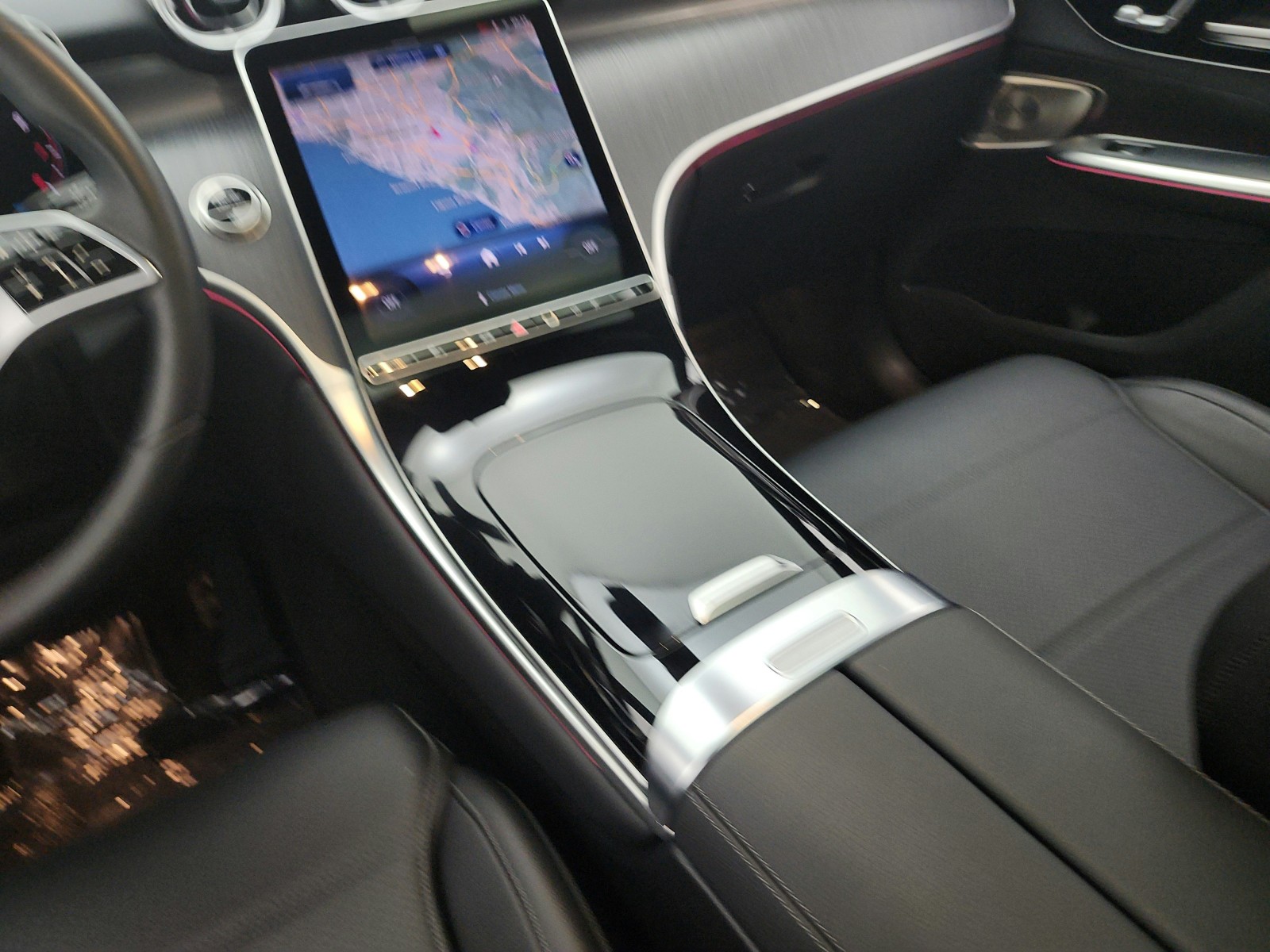 Certified Used 2025 Polar White Mercedes-Benz GLC 300 SUV image 17