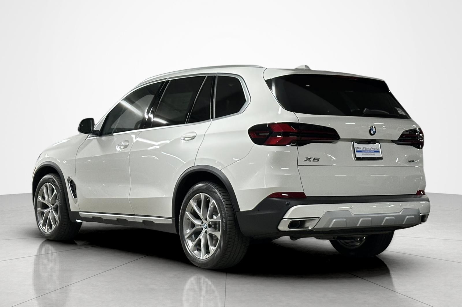 New 2026 Alpine White BMW xDrive40i image 3
