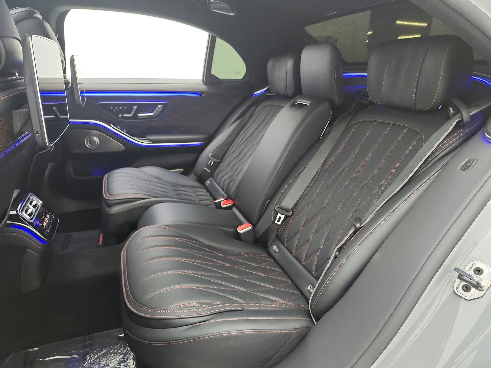 Used 2024 MANUFAKTUR Alpine Grey Mercedes-Benz AMG® S 63 E 4MATIC Sedan image 19