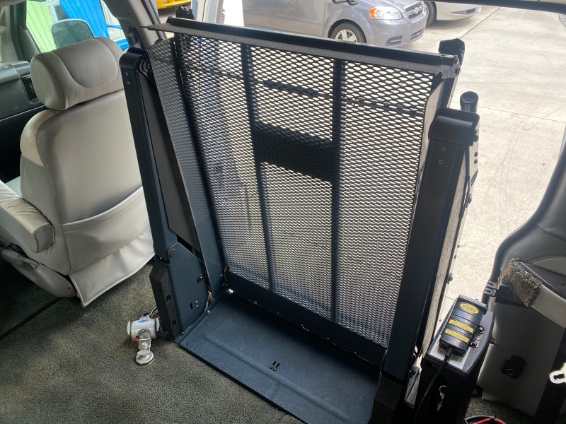 2013 GMC SAVANA HI TOP CONVERSION HANDICAP LIFT LOW MILES 24,857 in , 