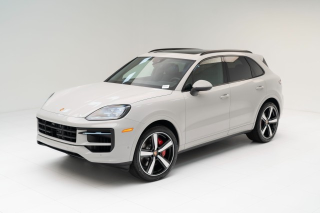 2025  Cayenne S in , 