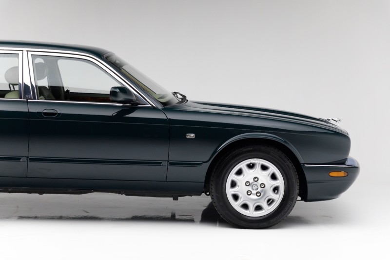 2000 Jaguar XJ8L L in , 