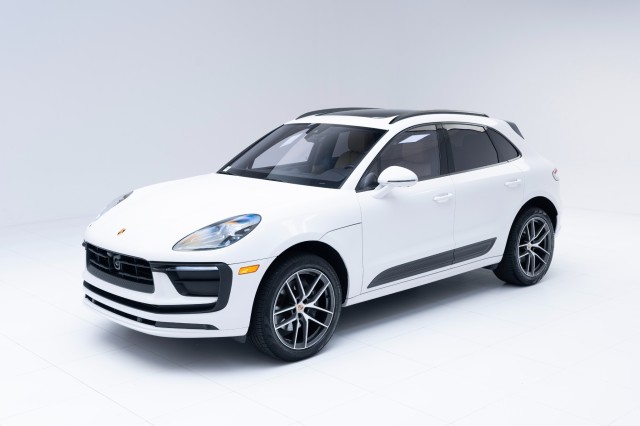 2024  Macan  in , 