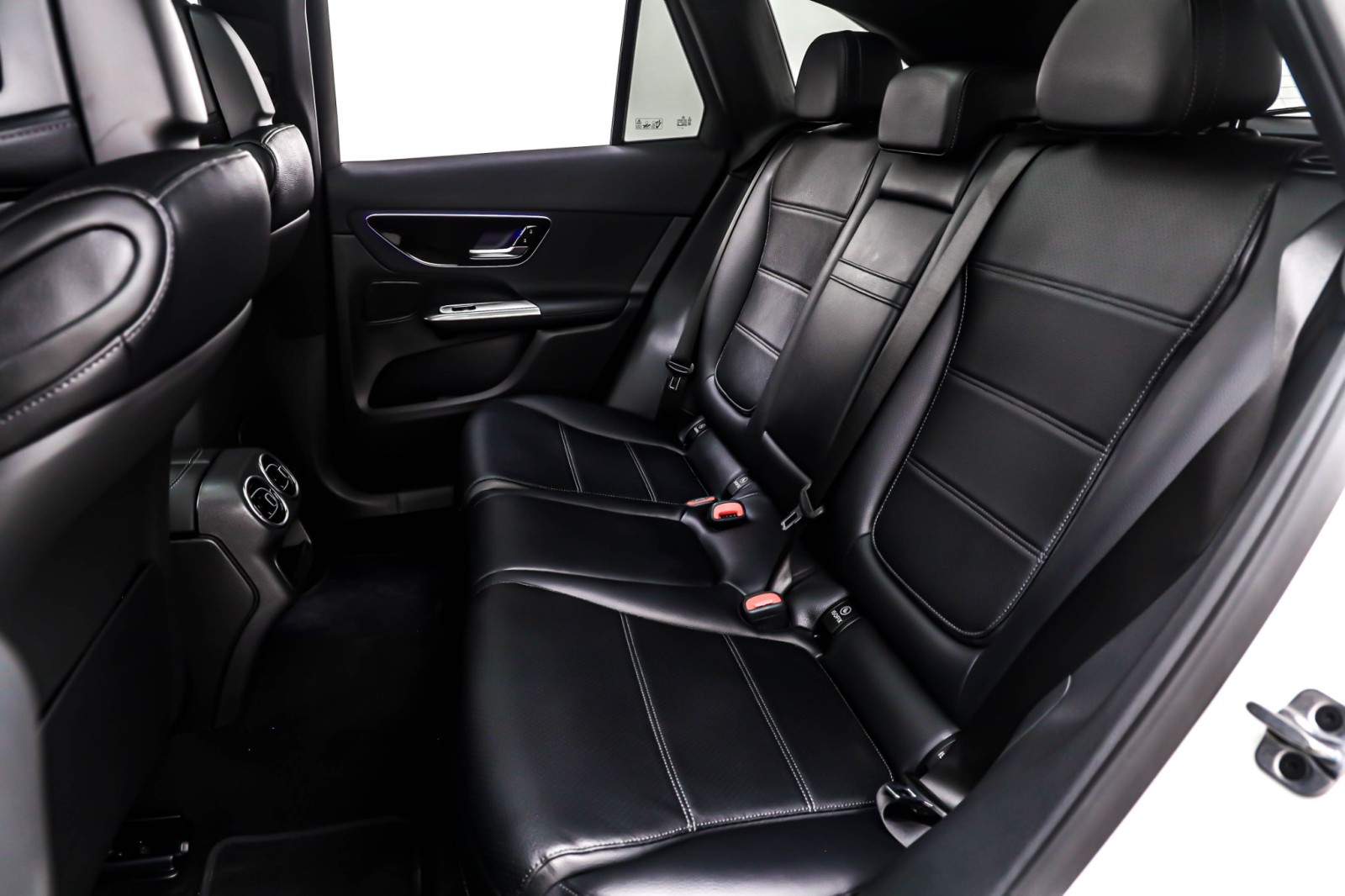 New 2026 Polar White Mercedes-Benz GLC 300 4MATIC® SUV image 8