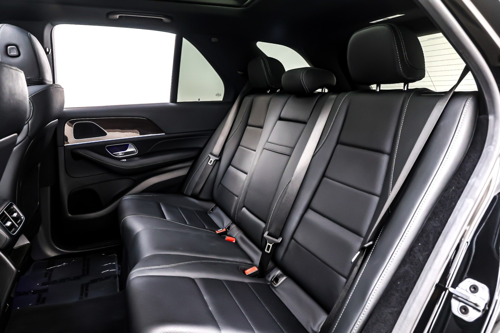 Certified Used 2024 Obsidian Black Metallic Mercedes-Benz GLE 450 4MATIC® SUV image 10