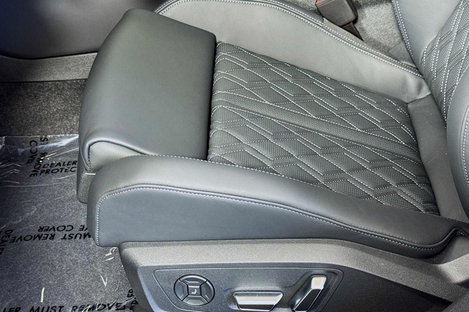 New 2025 Mythos Black Metallic Audi Premium Plus 3.0 TFSI quattro image 19