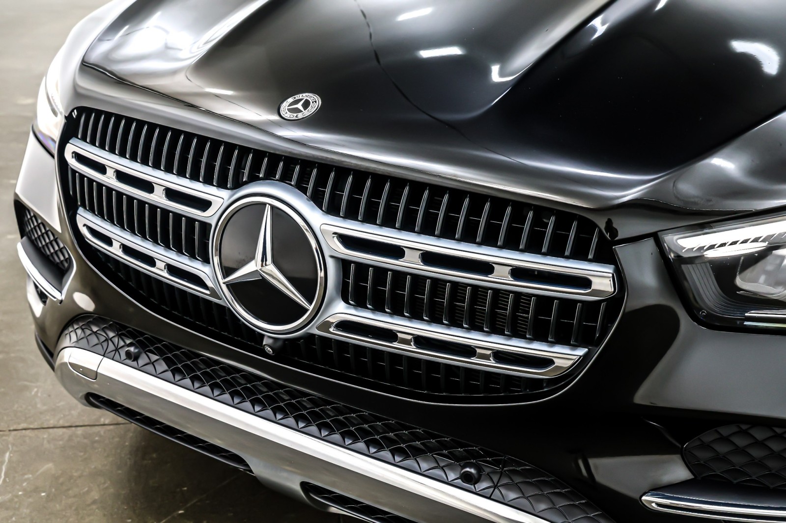 Certified Used 2024 Obsidian Black Metallic Mercedes-Benz GLE 450 4MATIC® SUV image 15