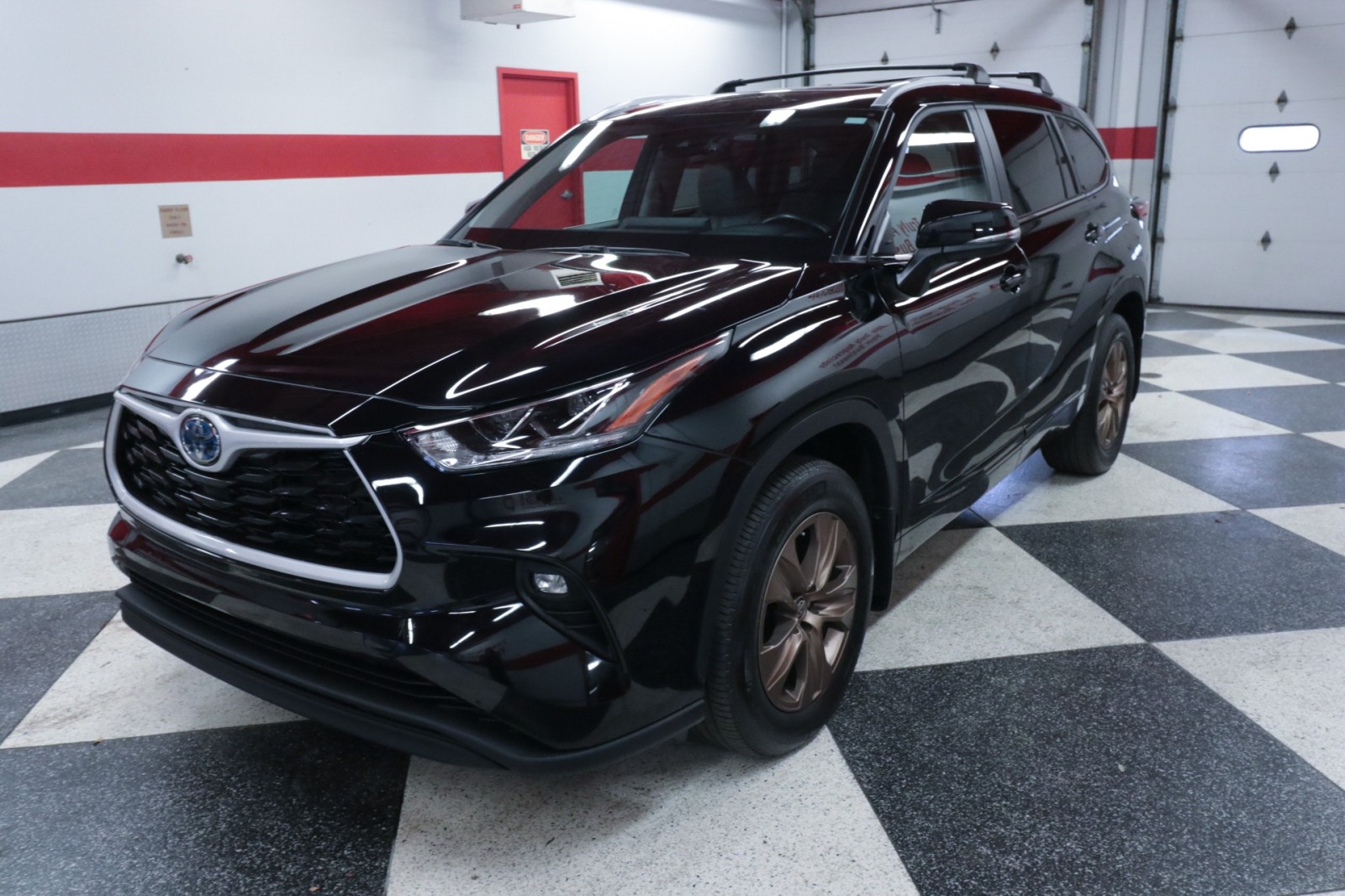 Used Car 2023 Toyota Highlander  Hybrid Bronze Edition For Sale Under $40,000 In Austin, Texas