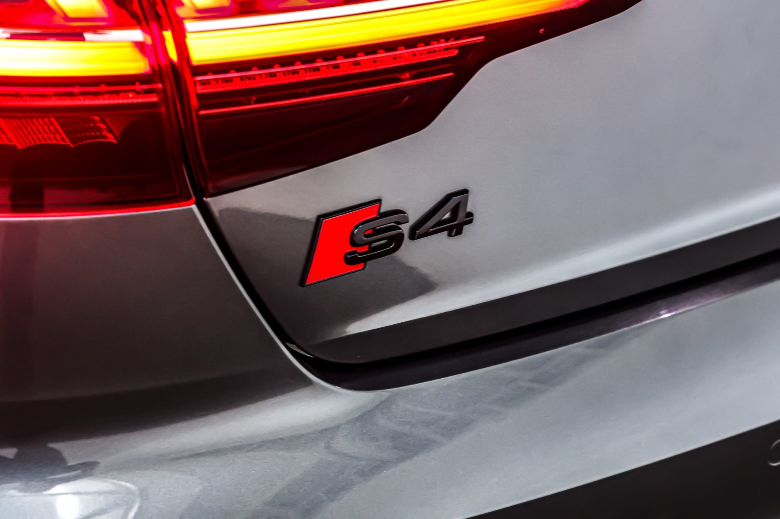 Used 2023 Daytona Gray Pearl Effect Audi Premium Plus 3.0 TFSI quattro image 10