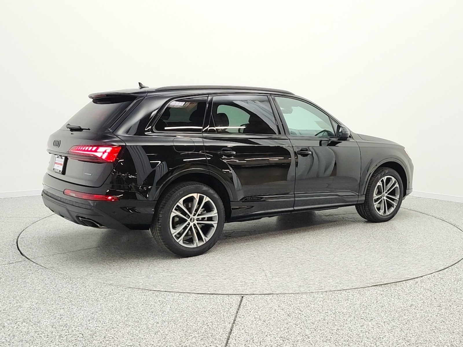 View vehicle photo 5