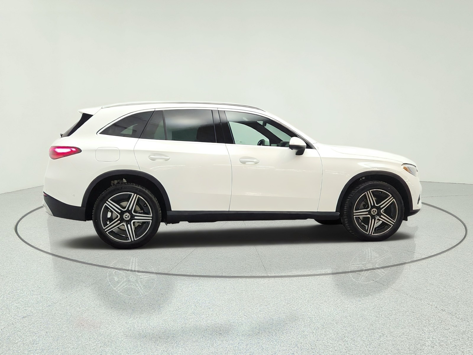 New 2027 Polar White Mercedes-Benz GLC 300 SUV image 4