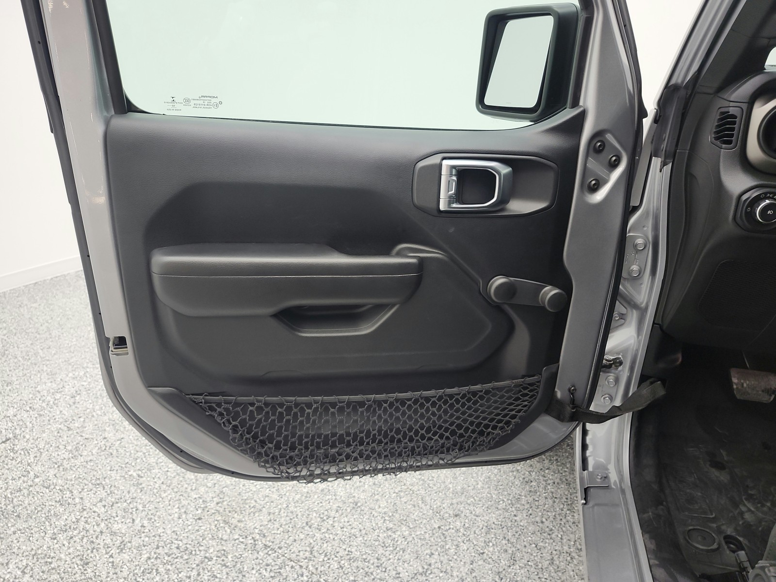 Used 2018 Billet Silver Metallic Clearcoat Jeep Sport 4x4 image 13