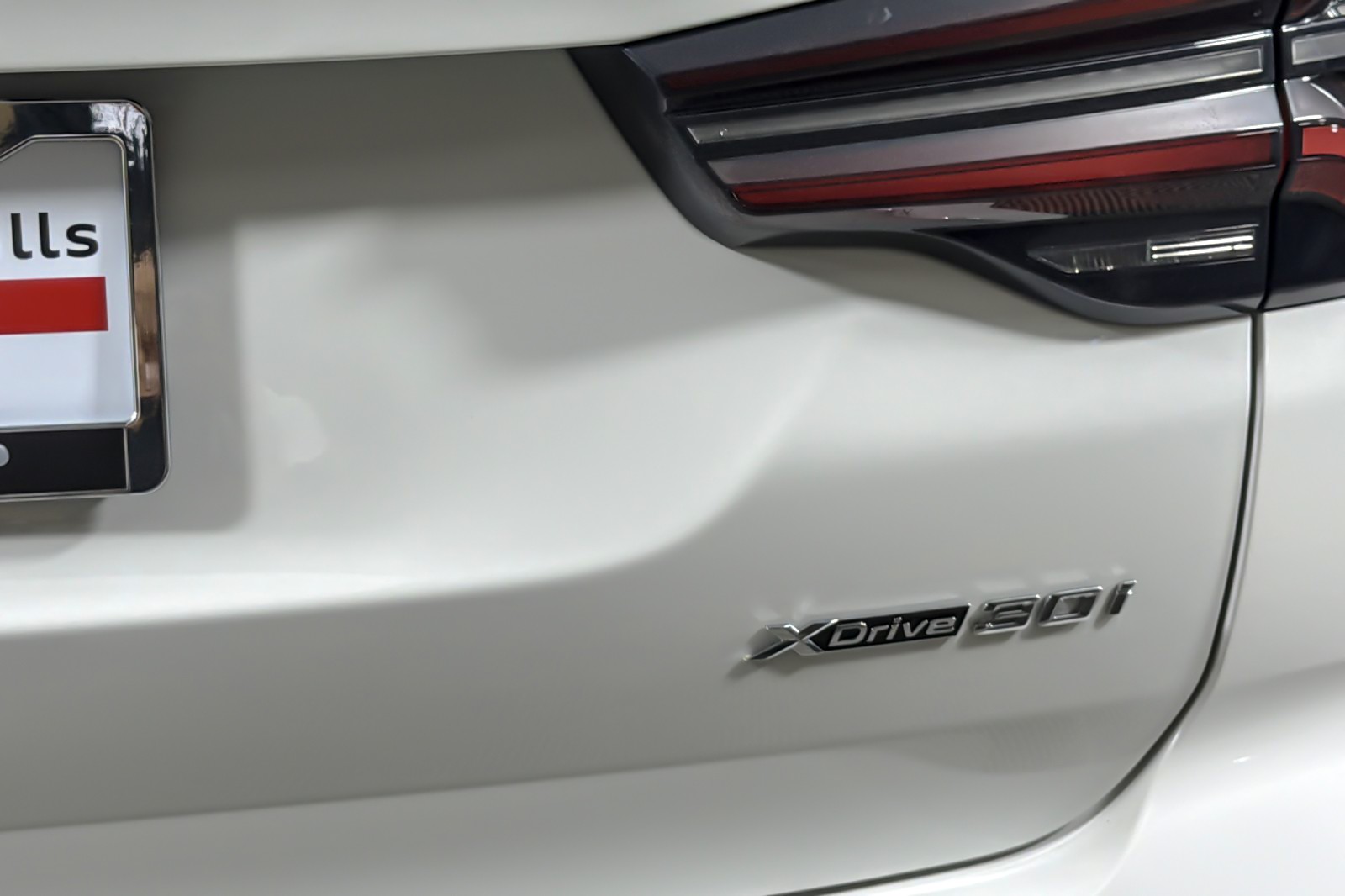 Used 2024 Alpine White BMW xDrive30i Sports Activity Vehicle image 26