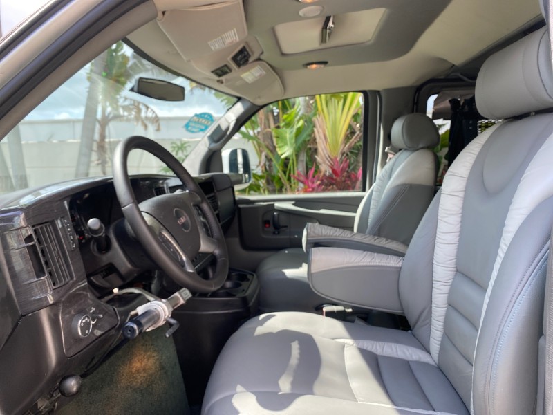 2013 GMC SAVANA HI TOP CONVERSION HANDICAP LIFT LOW MILES 24,857 in , 