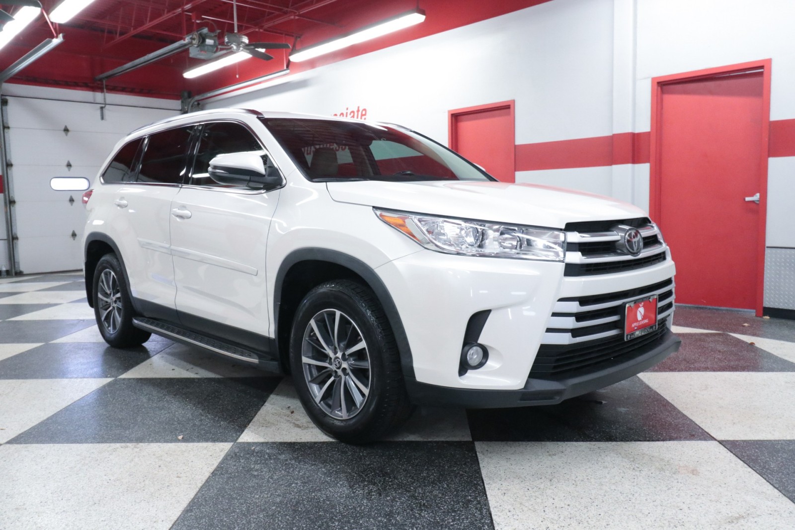 Used Car 2019 Toyota Highlander  Xle For Sale Under $30,000 In Austin, Texas