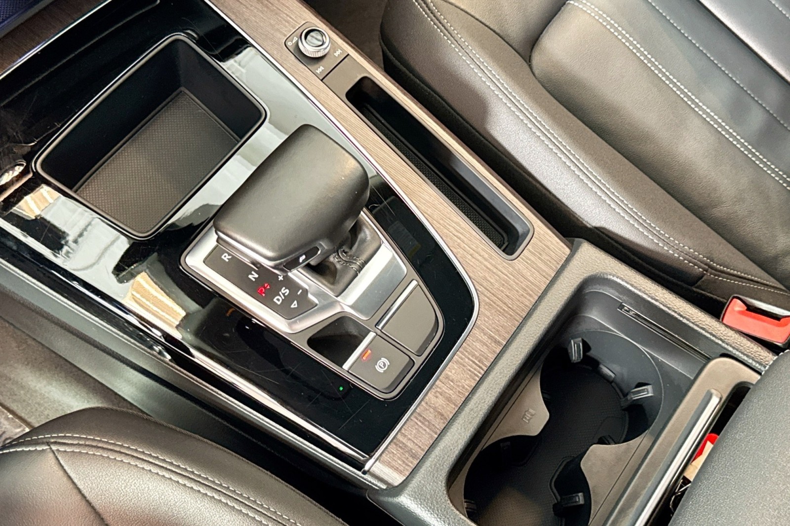 Used 2022 MYTHOS BLACK Audi S line Premium image 16