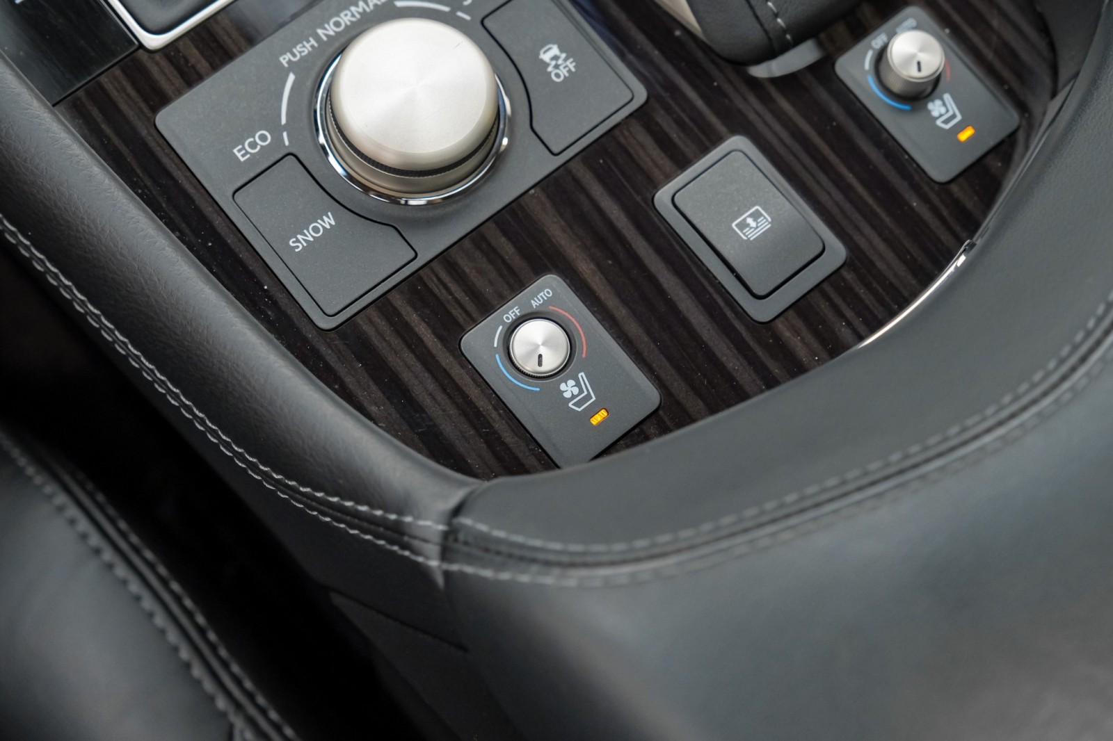 2017 Lexus LS 460 AWD 18Alloys MarkLevAudio ComfortPkg BlindSpot 30