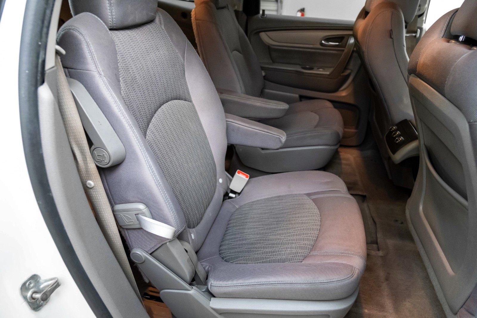 2014 Chevrolet Traverse LT CaptainSeating 3rdRowSeat RearClimatePkg 33