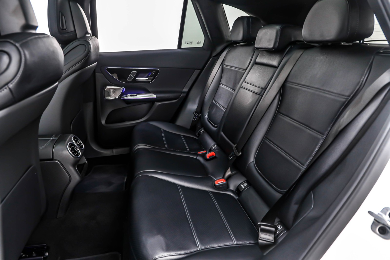 New 2026 Polar White Mercedes-Benz GLC 300 image 8