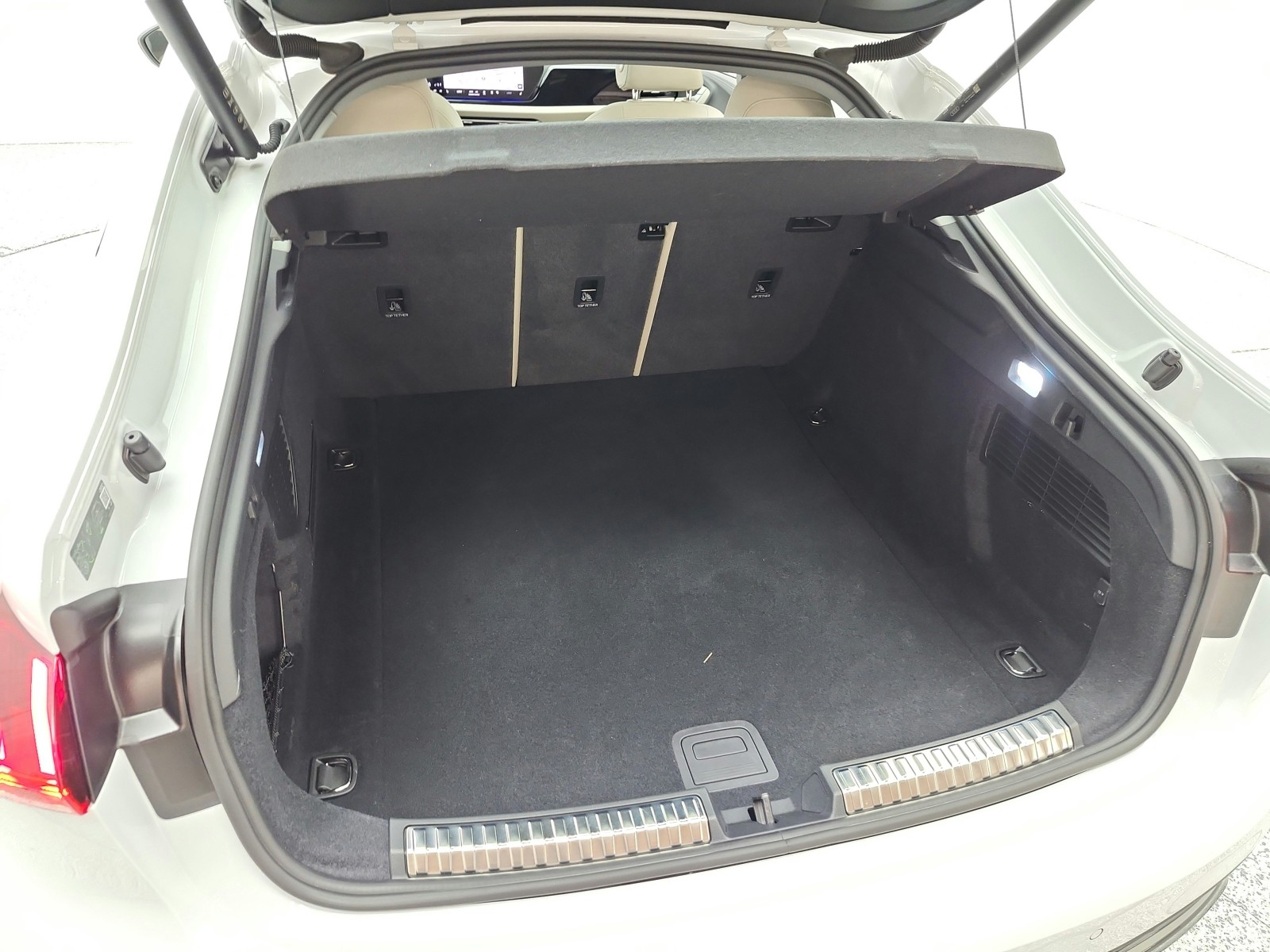 Used 2025 Glacier White Metallic Audi Premium Plus image 30