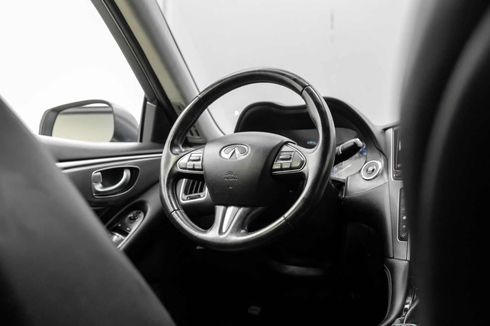 2015 INFINITI Q50 Premium 18