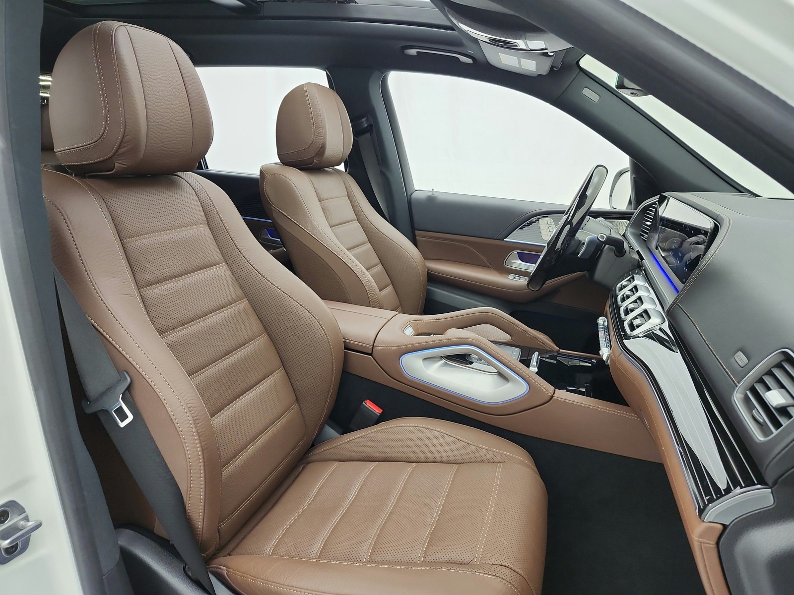 Used 2024 MANUFAKTUR Diamond White Metallic Mercedes-Benz GLS 450 4MATIC® SUV image 24