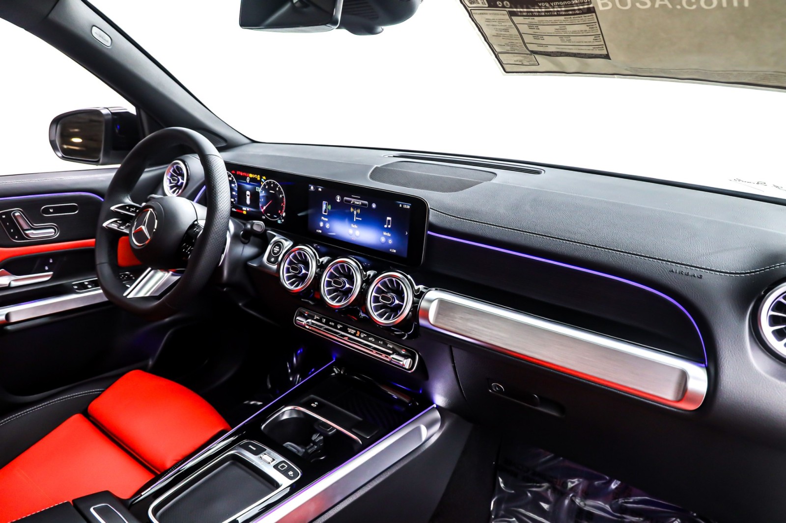 New 2026 Polar White Mercedes-Benz GLB 250 image 5