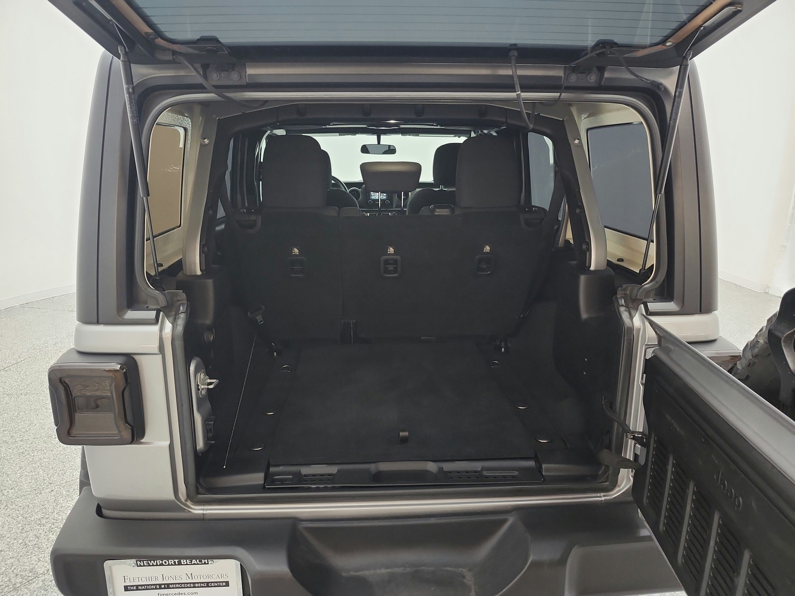 Used 2018 Billet Silver Metallic Clearcoat Jeep Sport 4x4 image 22