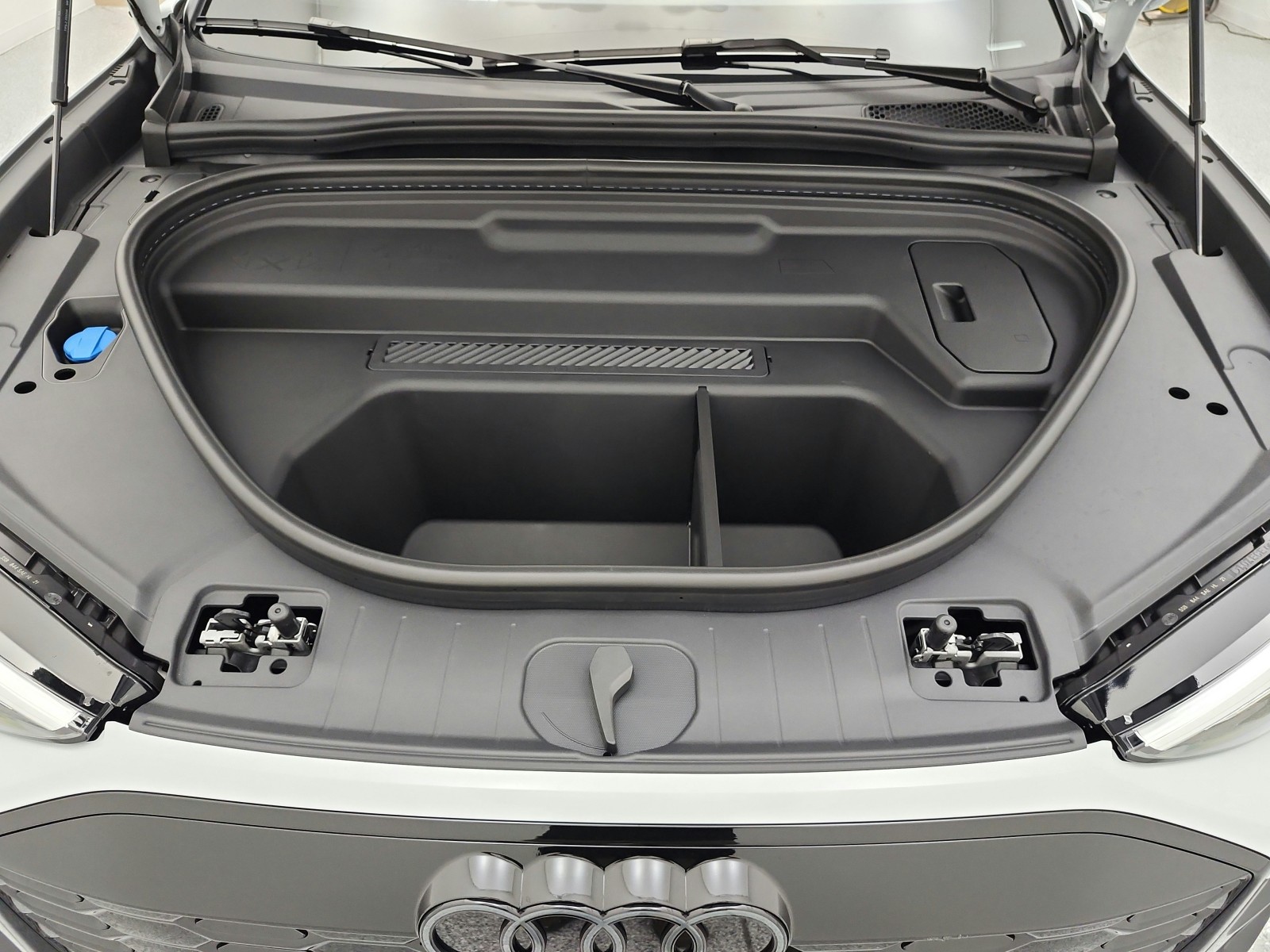 New 2027 Glacier White Metallic Audi Premium Plus quattro image 12