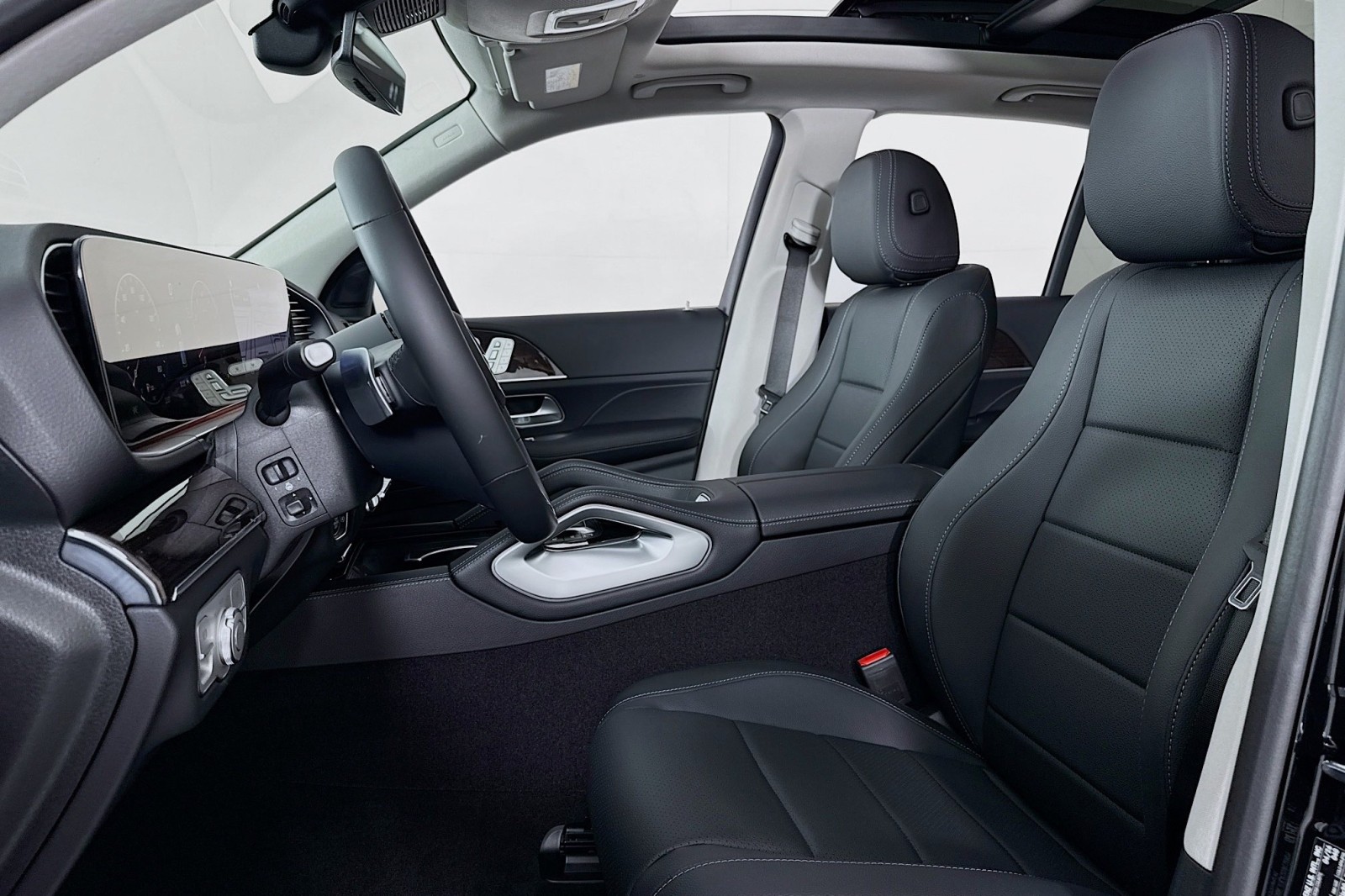 New 2026 Black Mercedes-Benz GLE 450 4MATIC® SUV image 16