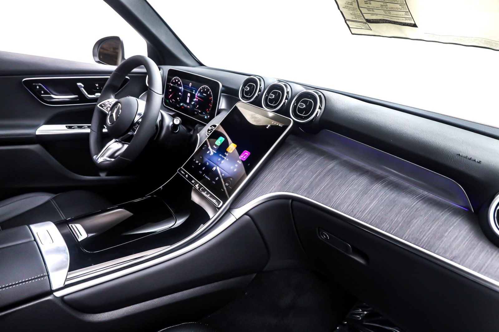 New 2026 Polar White Mercedes-Benz GLC 300 image 5