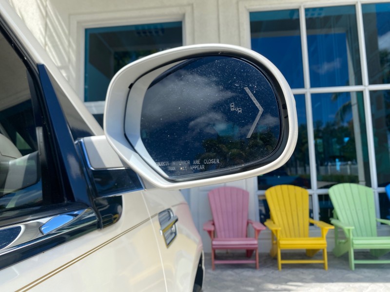 2013 Cadillac Escalade Luxury 1 OWNER LOW MILES 70,251 in ,