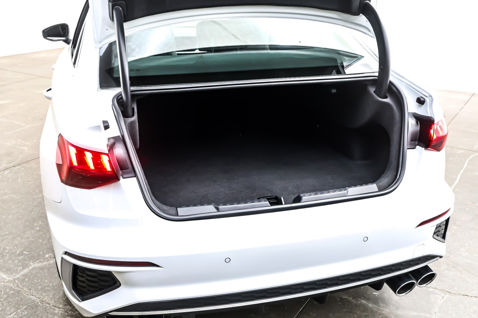 Used 2023 Glacier White Metallic Audi Premium Plus 2.0 TFSI quattro image 23