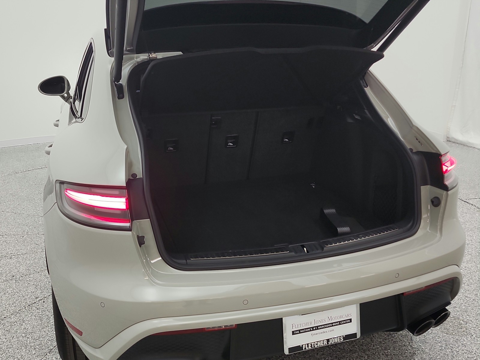 Used 2023 Chalk Porsche S AWD image 21