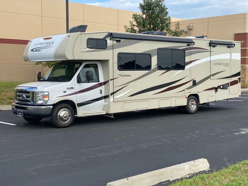 2018 Ford Coachman Leprechaun 319MB in CHESTERFIELD, Missouri