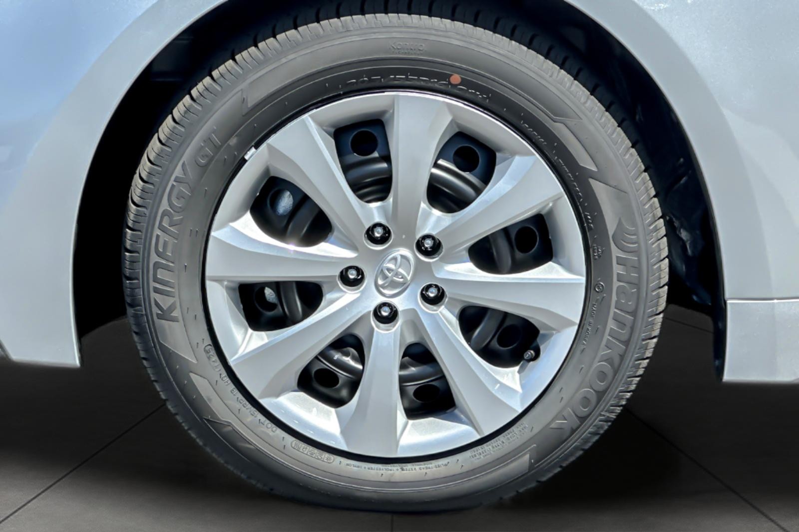 2025 Toyota Corolla LE photo 22