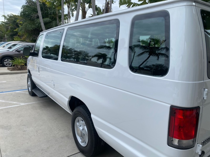 2008 Ford Econoline Wagon XLT 15 PASSENGERS E350 CLEAN in , 