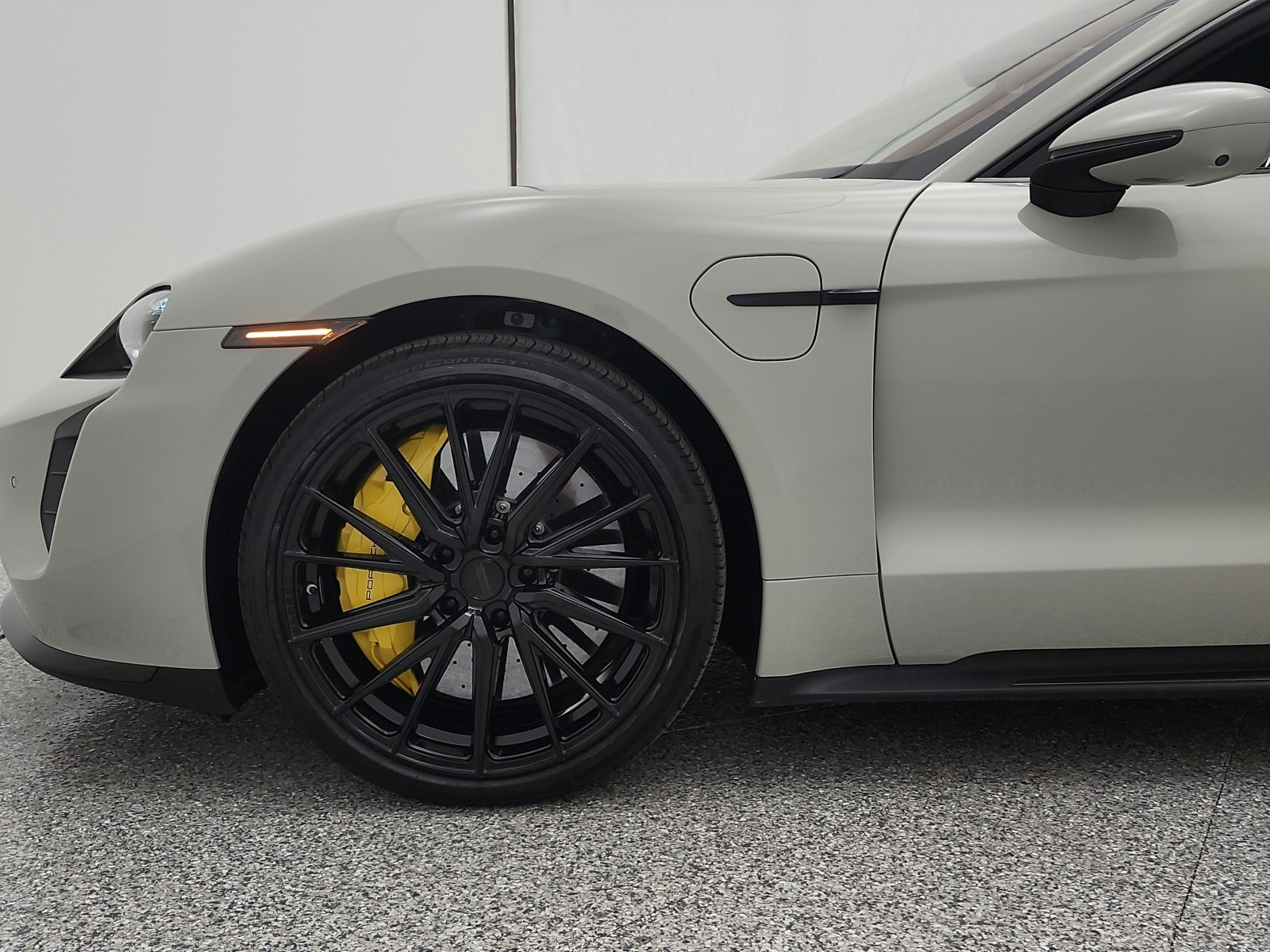 Used 2021 Chalk Porsche Turbo AWD image 20