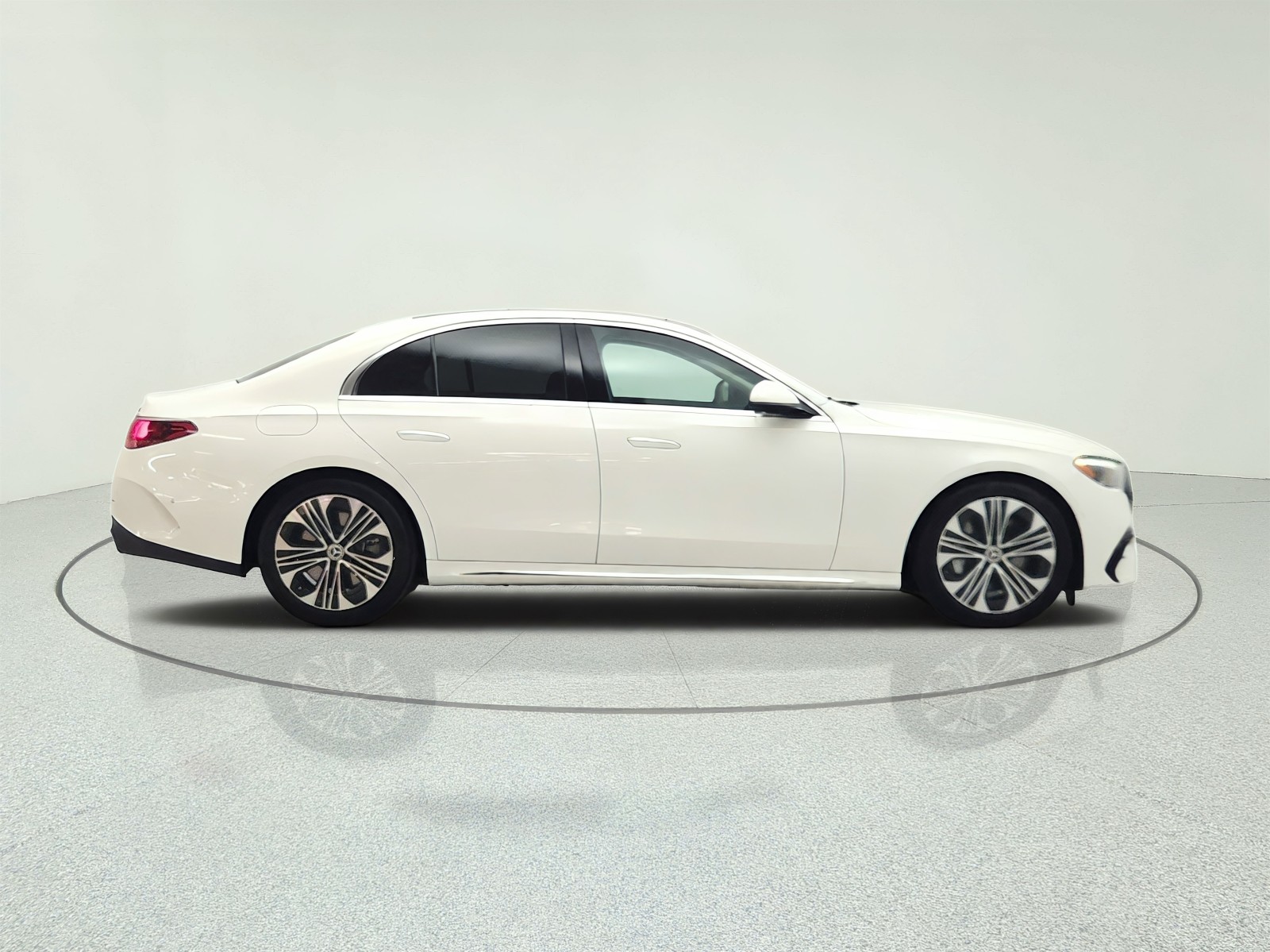 Used 2026 Polar White Mercedes-Benz E 450 4MATIC® Sedan image 4