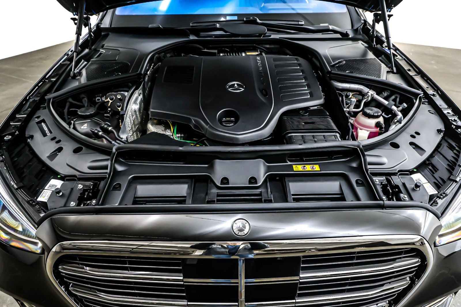 New 2026 Obsidian Black Metallic Mercedes-Benz S 500 image 11