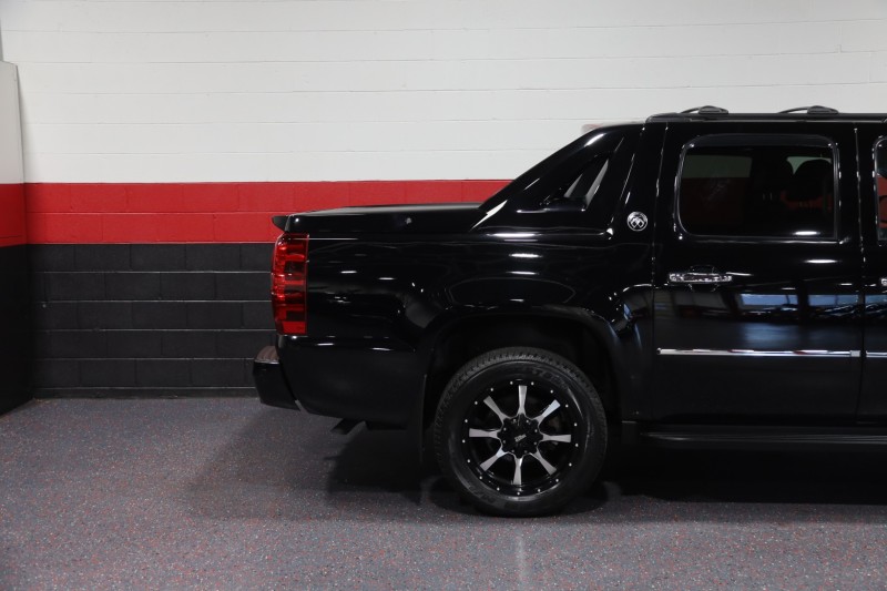 2013 Chevrolet Avalanche LTZ 4WD Black Diamond Edition 4dr Suv in , 