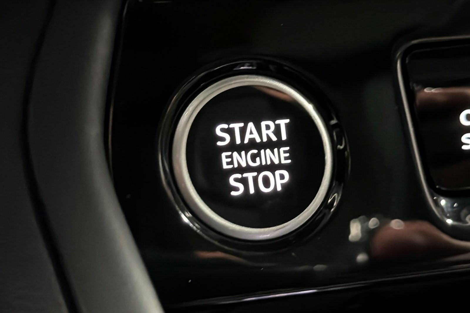 Used 2025 Glacier White Metallic Audi Premium Plus 2.0 TFSI quattro image 22