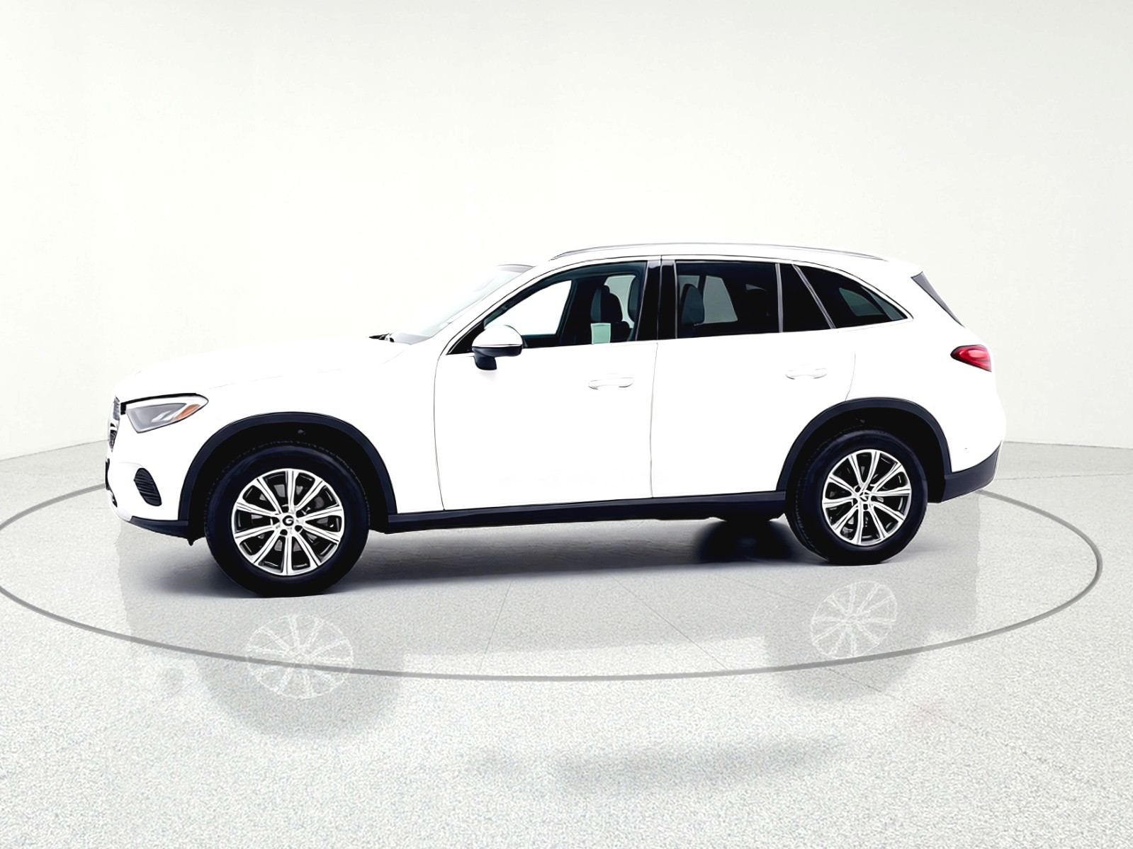 Used 2024 Polar White Mercedes-Benz GLC 300 SUV image 8
