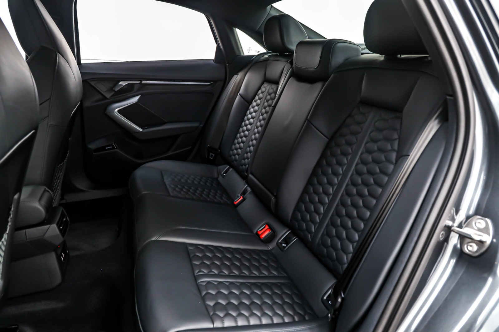 New 2026 Daytona Gray Pearl Effect Audi quattro image 8