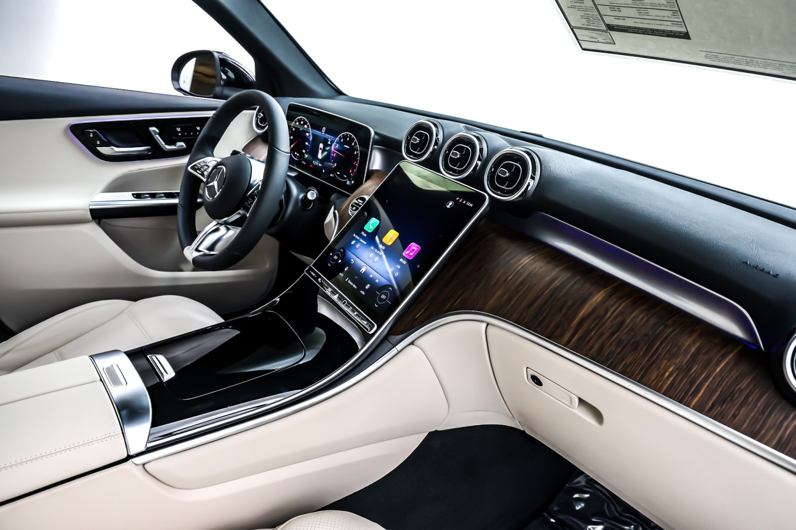 New 2026 Black Mercedes-Benz GLC 300 image 5