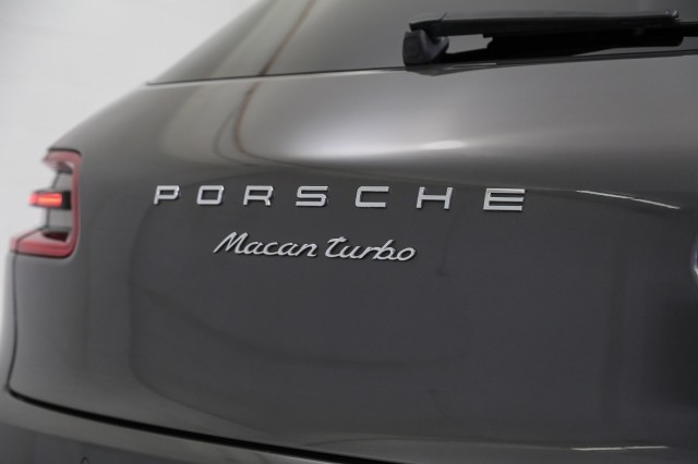 2015 Porsche Macan Turbo 8