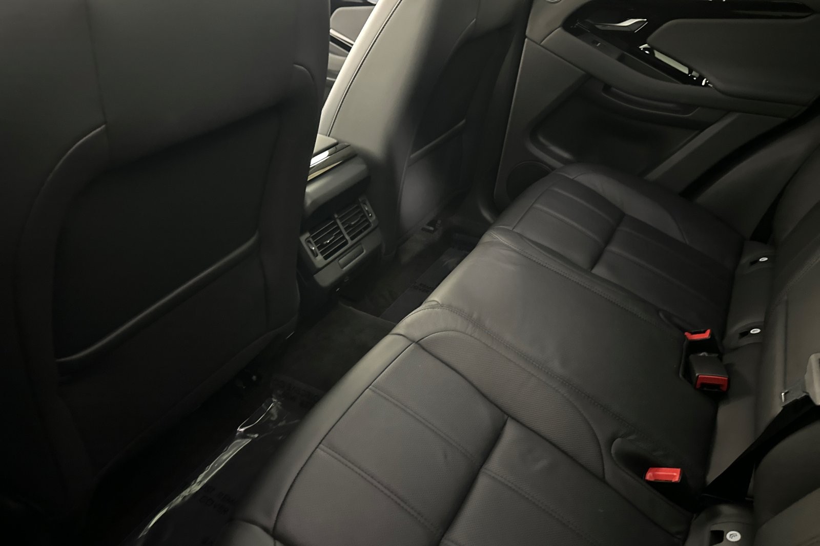 Used 2024 Fuji White Land Rover Dynamic SE AWD image 11